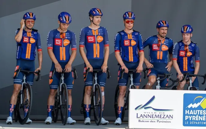 Boj o přežití v pelotonu. Picnic-PostNL zvažuje ústup z WorldTour, stáj opouští i Bittner