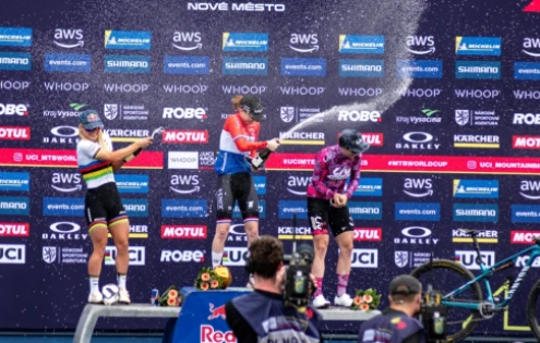 Bukovská slaví v XCO, Blevins a Pieterseová ovládli short track