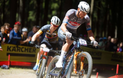 Van der Poel si v Novém Městě zlomil člunkovou kost