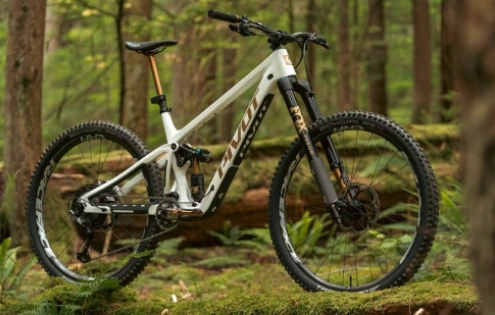 Fox Podium Factory: Obrácená vidlice s DH tuhostí