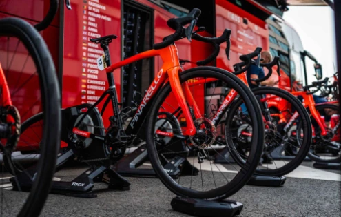 Tour de France po první etapě opouštějí Ganna a Bissegger