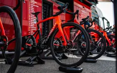Tour de France po první etapě opouštějí Ganna a Bissegger