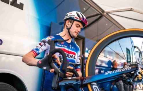 Pět hodin bolesti za 275 tisíc. Stojí to cyklistům za to?