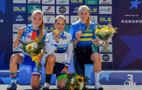 Barbora Bukovská slaví stříbro na mistrovství Evropy v short tracku