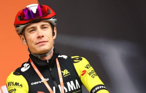 Jonas Vingegaard po pádu slaví vítězství ve druhé etapě Vuelty