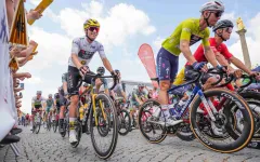 David Gaudu překvapil na Vueltě a v cíli obral Pedersena o vítězství