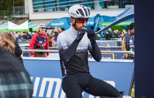 Kolik berou bikeři? Platy horských cyklistů jsou žalostné proti silniční elitě