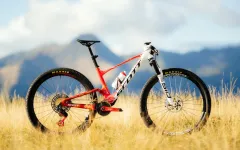 Nino Schurter odjede rozlučku na unikátním Scott Spark RC X N1NO