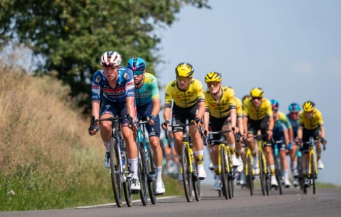 Užší řídítka a novinky v bodování: UCI představila zásadní změny pravidel