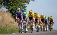 Užší řídítka a novinky v bodování: UCI představila zásadní změny pravidel