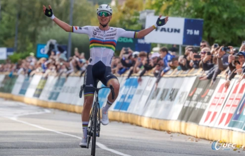 Má cyklistika problém? Dominance Pogačara vzbuzuje obavy odborníků