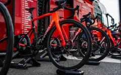 Pinarello prodlužuje spolupráci se stájí Ineos Grenadiers až do roku 2028