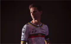 Bývalý mistr světa Costa ukončil profesionální kariéru