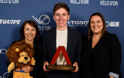 Pogačar znovu ovládl Vélo d’Or. Slovinský fenomén získal Zlaté kolo již potřetí