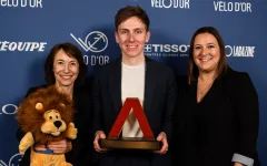 Pogačar znovu ovládl Vélo d’Or. Slovinský fenomén získal Zlaté kolo již potřetí