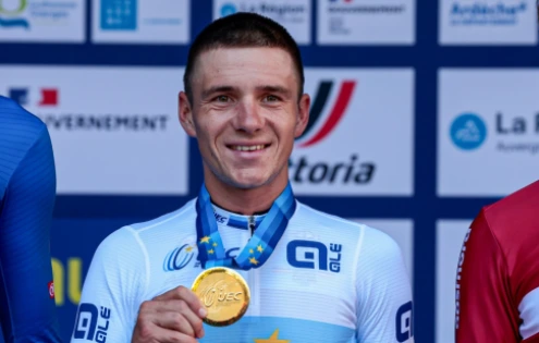 Evenepoel věří, že příští rok může porazit Pogačara a vyhrát Tour de France