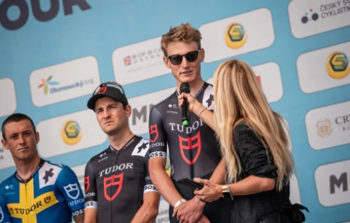 UCI i organizátoři jdou pádům naproti, říká Kelemen o bezpečnosti v pelotonu