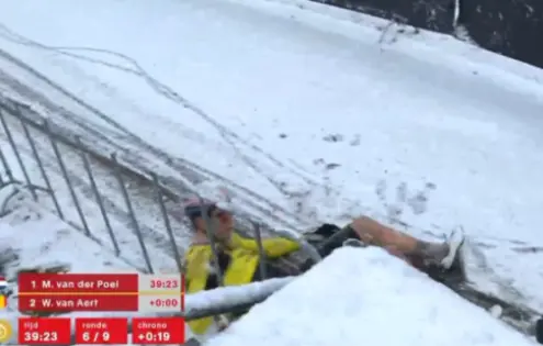 Van Aert musel v Molu po pádu odstoupit, Boroš se Zemanovou v elitní desítce