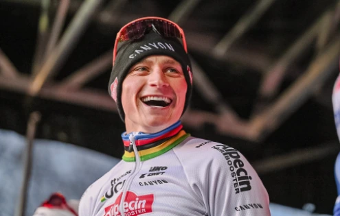 Van der Poel na poslední chvíli mění plány. V Benidormu nakonec závodit bude: „touha závodit byla příliš silná“