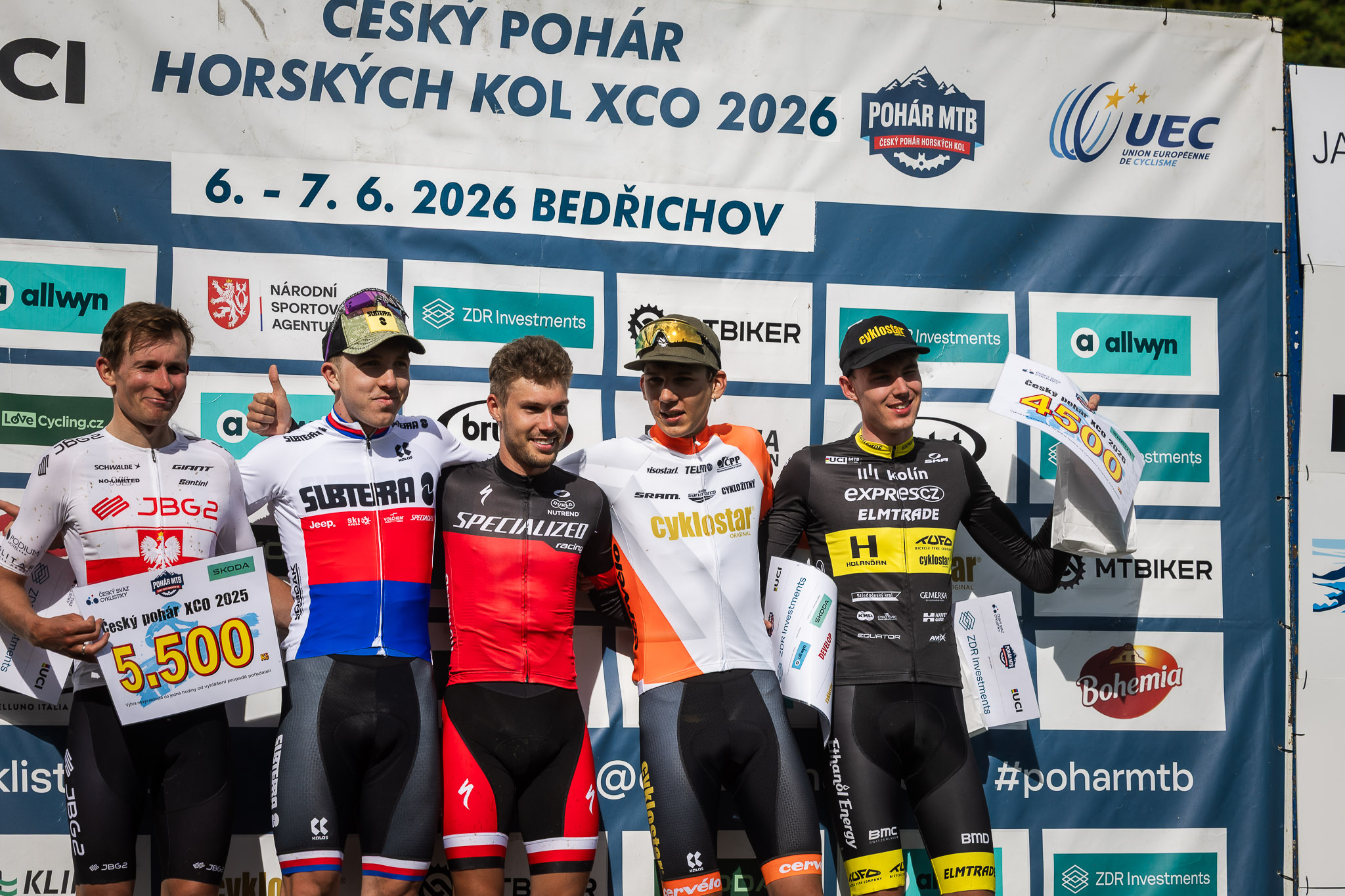 Stupně vítězů mužského závodu Českého poháru horských kol XCO v Bedřichově
