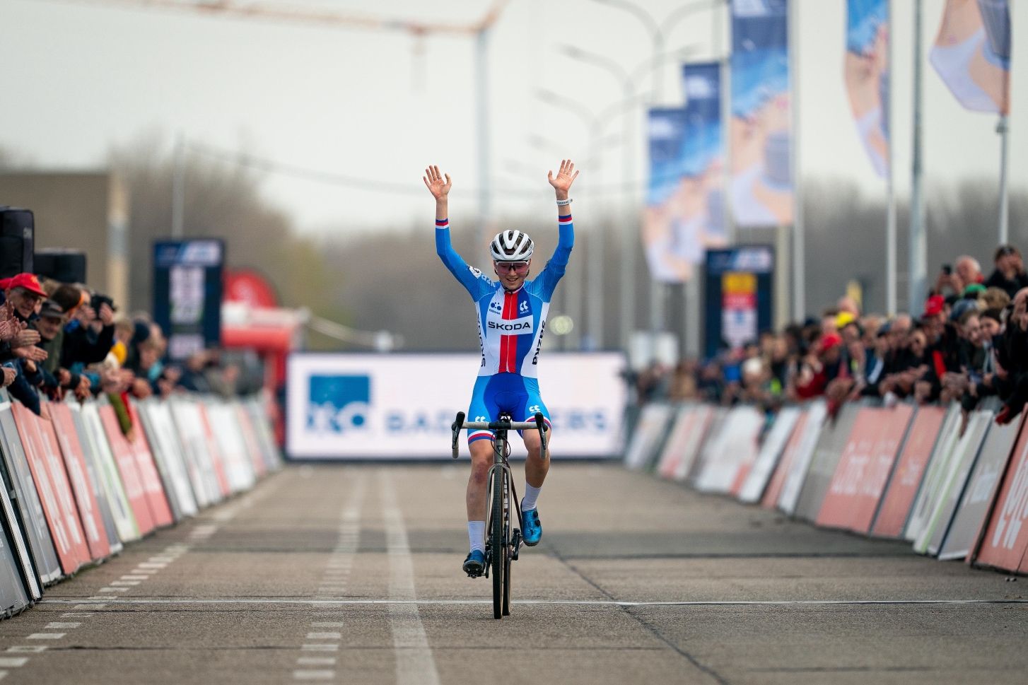 Barbora Bukovská v cíli evropského šampionátu v Middelkerke 